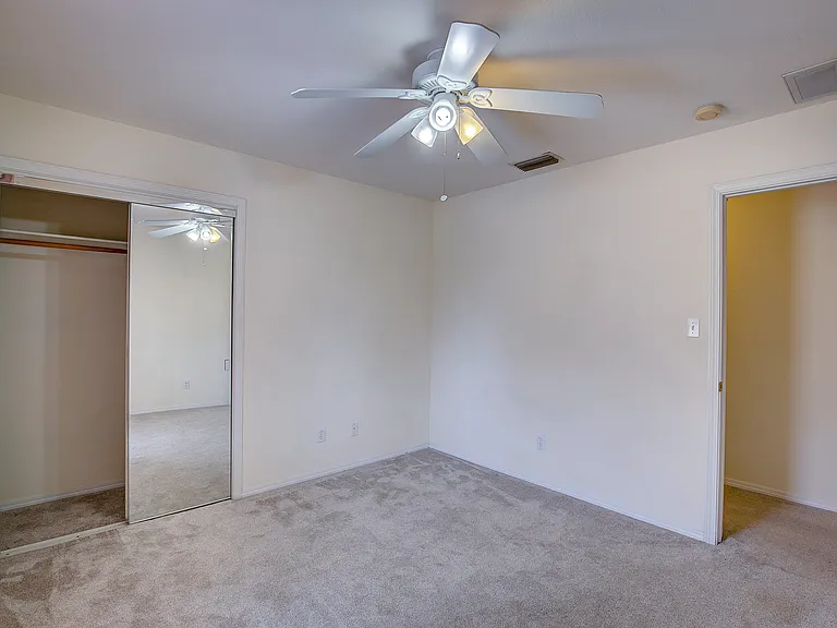 4804 Edgewater Dr — Photo 28