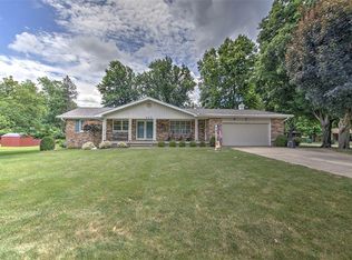 447 Crestline Dr, Decatur, IL 62526