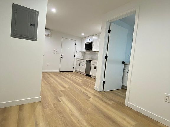 5th image of 8302 Crenshaw Blvd #1/4