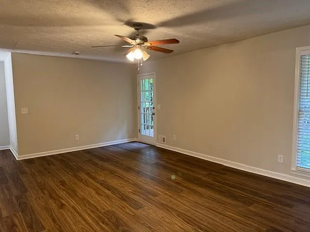130 Lori Ln — Photo 10