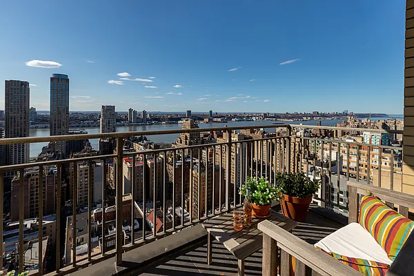 Sold by Compass | media 8