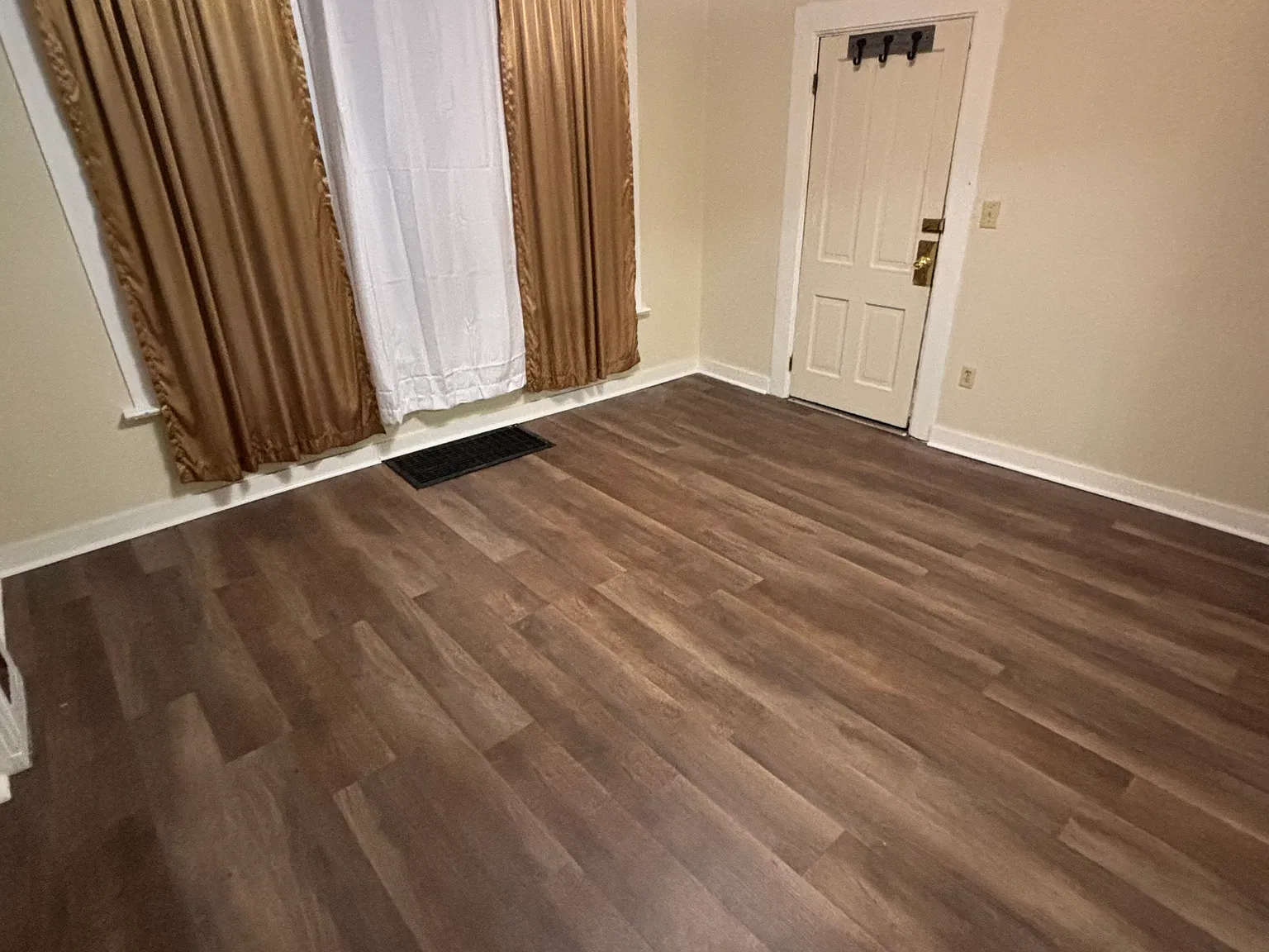3 bed, 1300 sqft, $1,200 — Photo 3