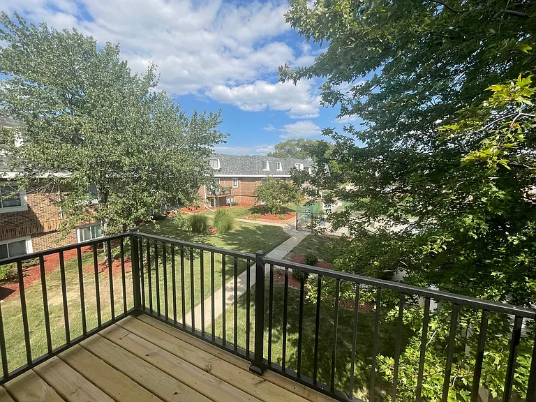 Superior Place Apartments — Photo 19