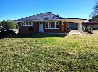 2019 Woodland Dr, Mount Airy, NC 27030