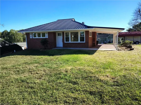 2019 Woodland Dr, Mount Airy, NC 27030