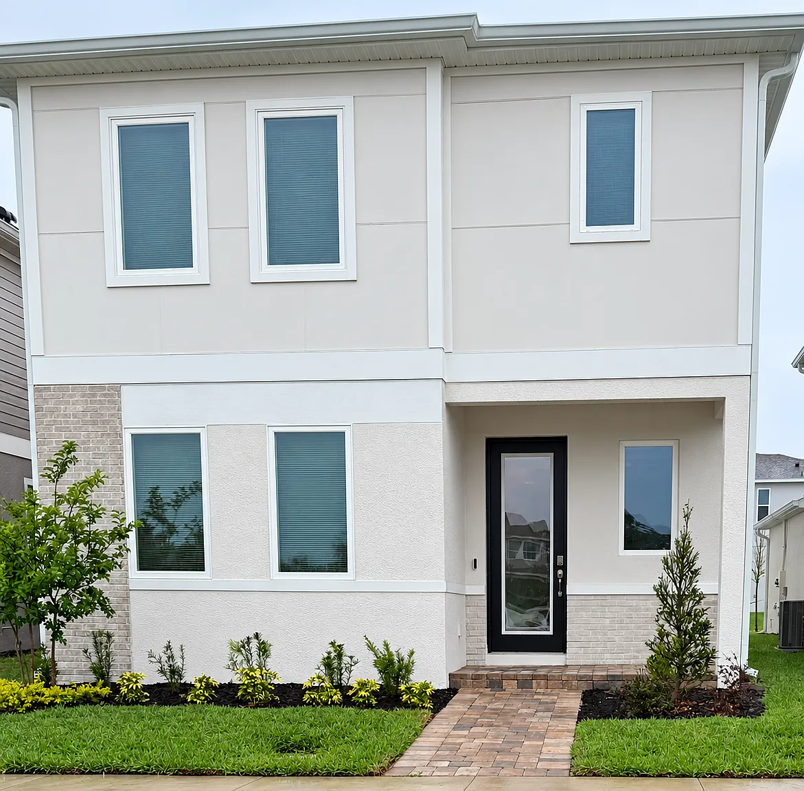 3 bed, 2.5 bath, 1929 sqft, $900 — Photo 1