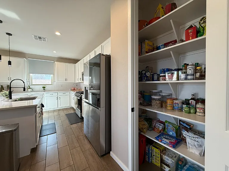 11037 W Hadley St — Photo 19