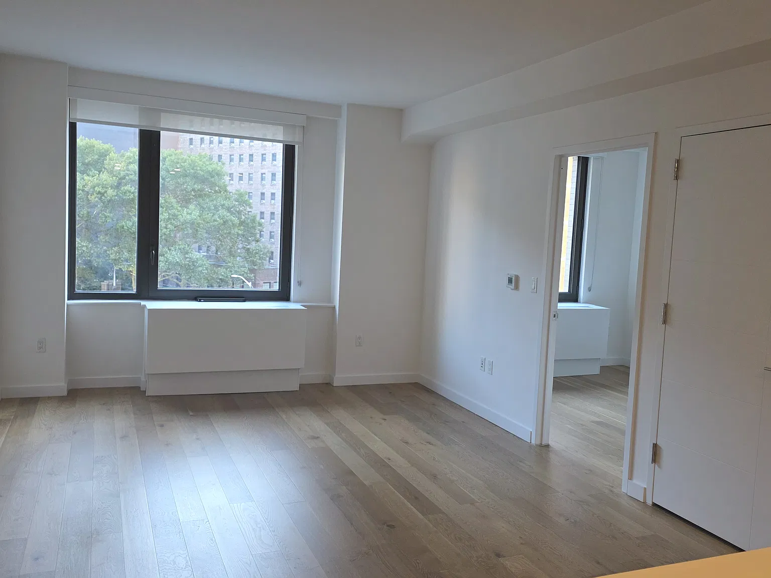 445 W 35th St — Photo 1