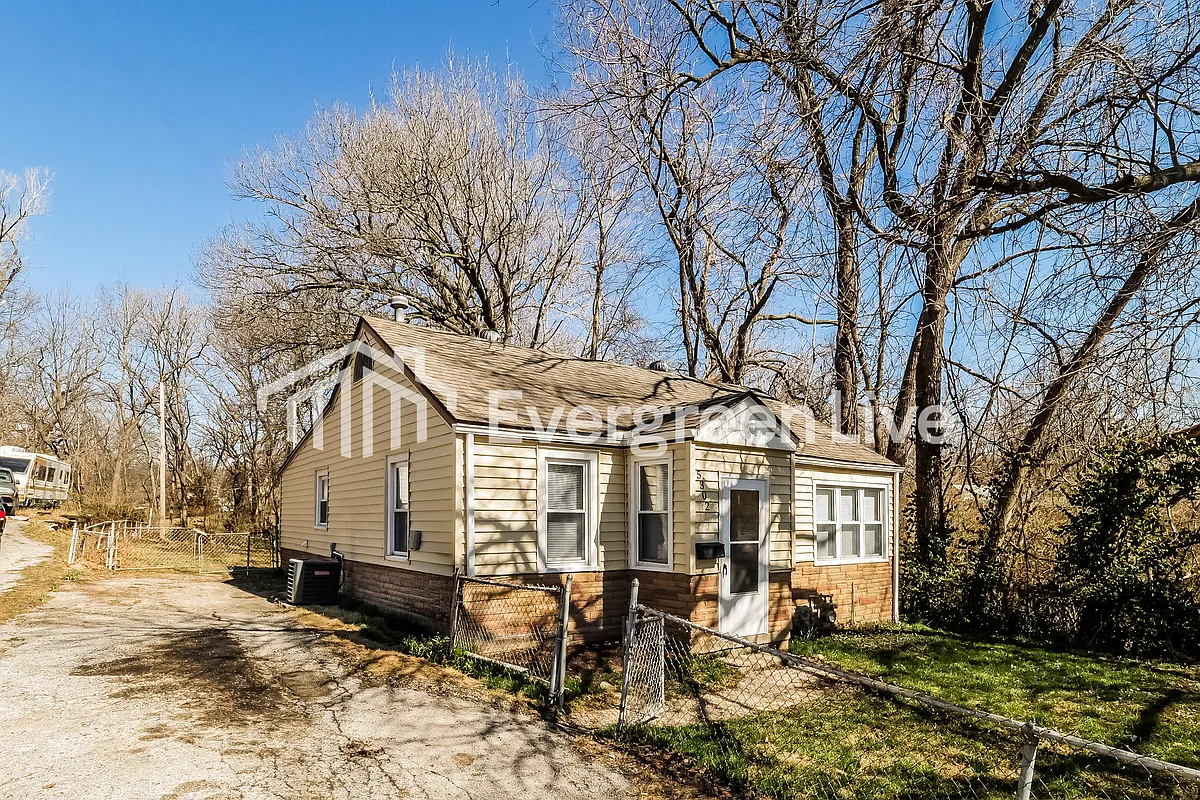 Building Photo - 5302 NE 49th St