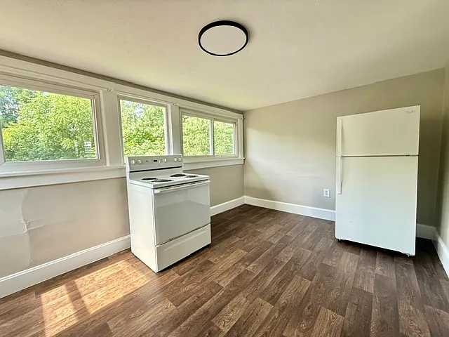 635 W Main St #1/2 — Photo 4
