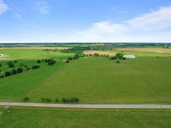 635 W West A Neel Rd, West, TX 76691
