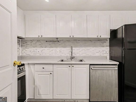 5th image of 1501 Clairmont Rd APT 827