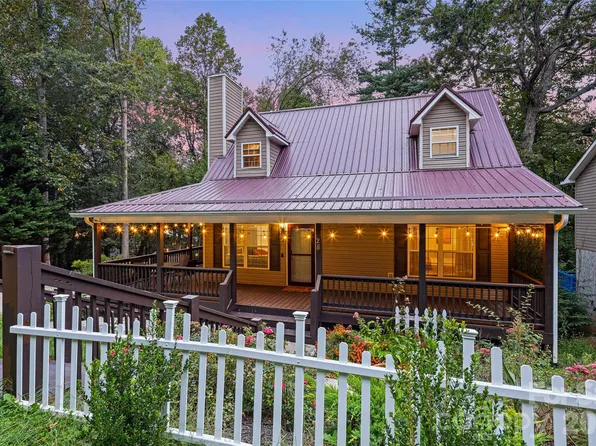 28 Grove Garden Ave, Candler, NC 28715