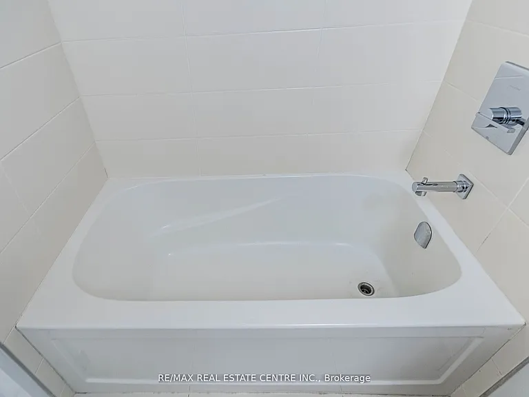 5240 Dundas St #B314 — Photo 20
