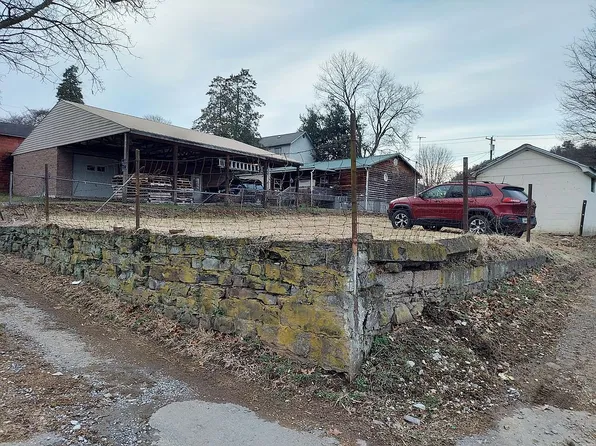 123 Chesnut St, Weston, WV 26452