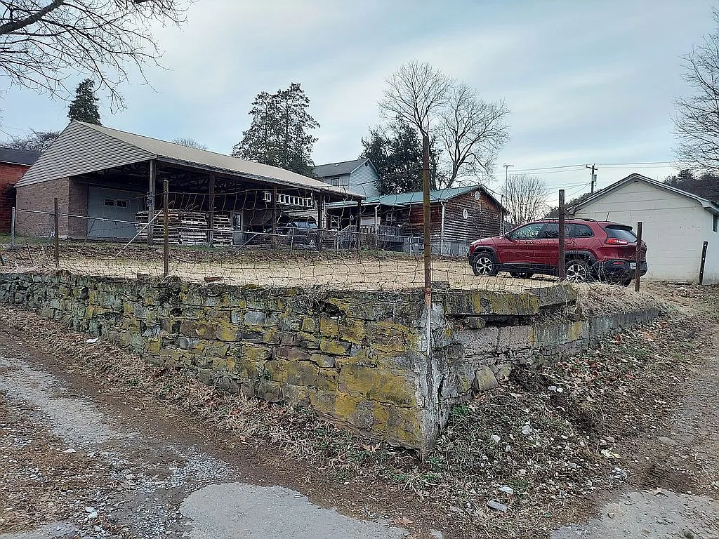 123 Chesnut St photo 1