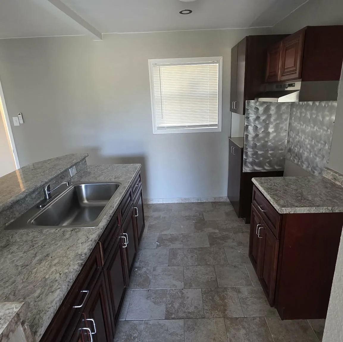 3 bed, 966 sqft, $1,400 — Photo 3
