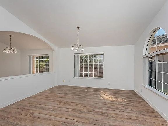 3rd image of 1167 Meadow Lake Dr