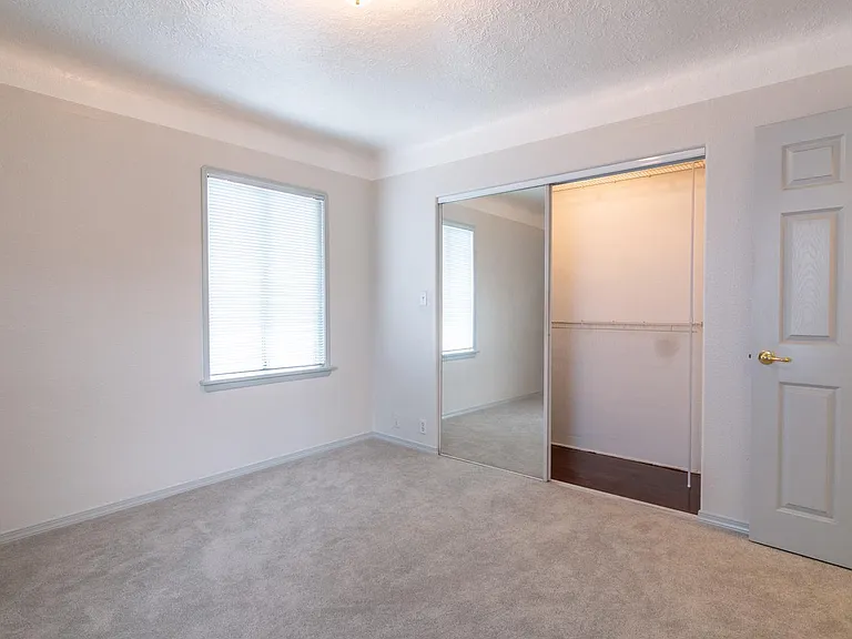 524 Linden Ave — Photo 10