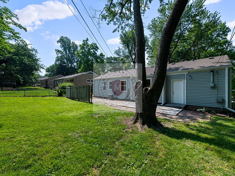 8006 W 85th St — Photo 18