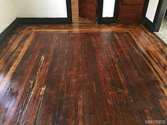 4th image of 554 Woodlawn Ave