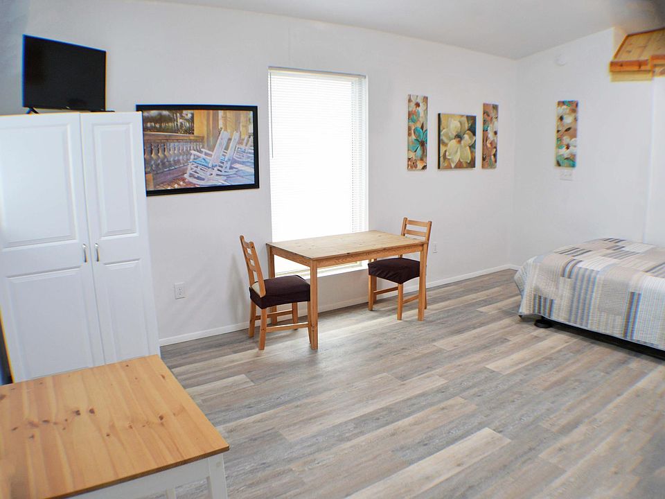 MAIN ROOM