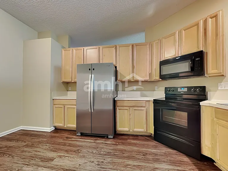 9426 Staplehurst Dr S — Photo 3