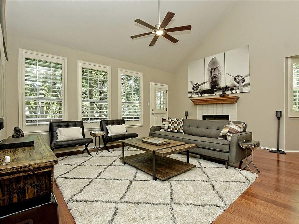 1st image of 108 Deerhorn Ct