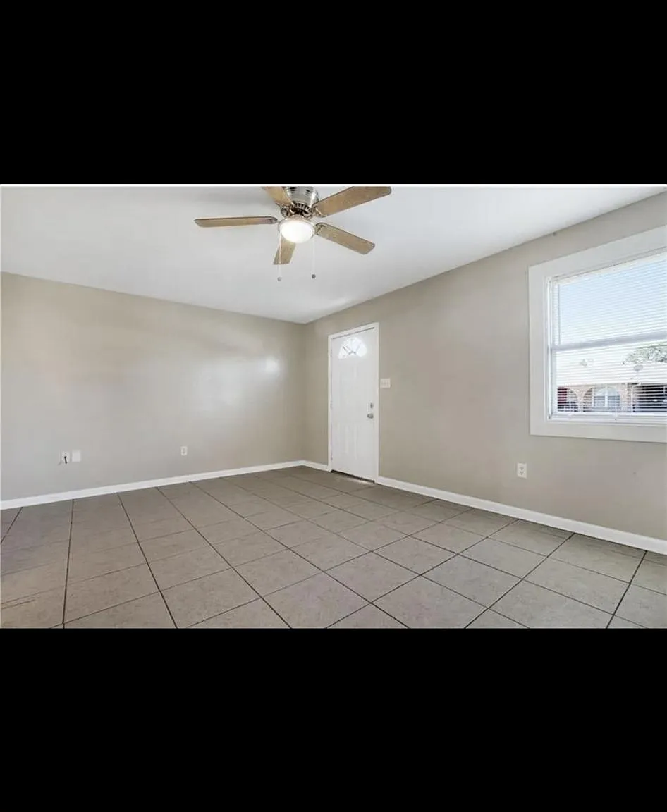 2 bed, 1.5 bath, 2160 sqft, $1,350 — Photo 4