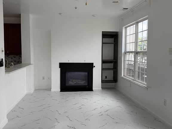 4th image of 32 Lyon Ct