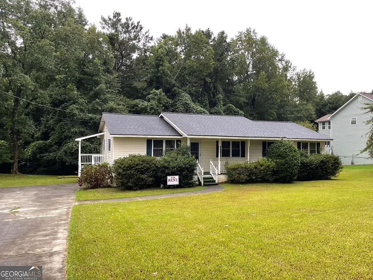3 bed, 2.0 bath, 1456 sqft, $2,300 — Photo 3