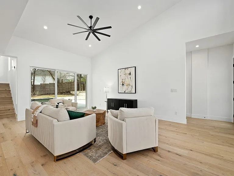 1119 Fairmount Ave — Photo 5