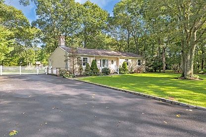 1st image of 10 Birchwood Ln