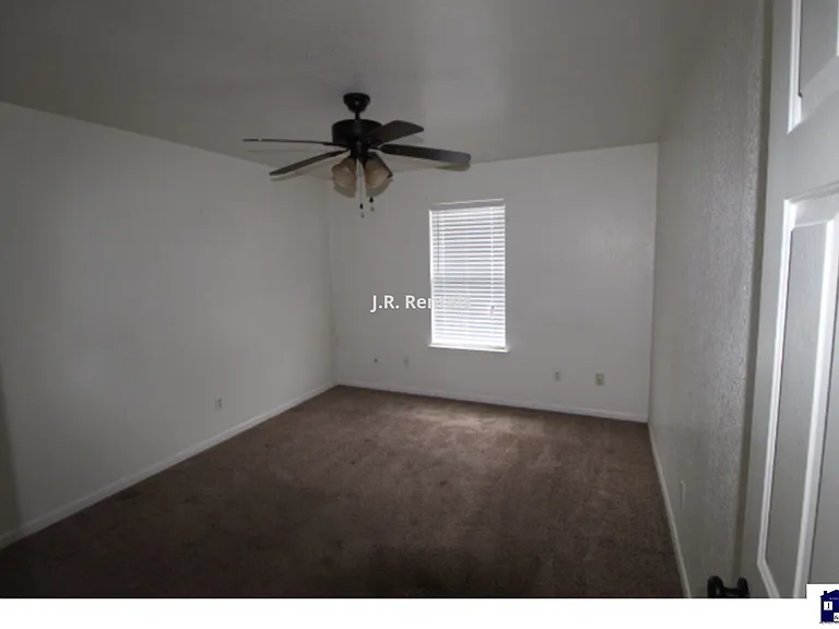 2412 Skylark Cir — Photo 10