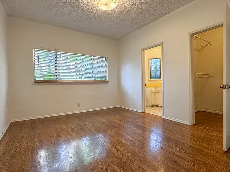 7929 Waring Ave #7929 — Photo 7