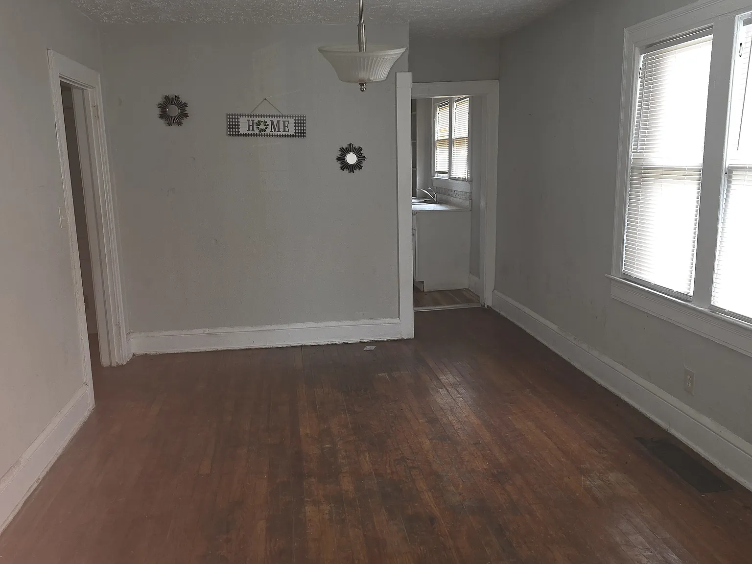 3 bed, 1056 sqft, $1,200 — Photo 1