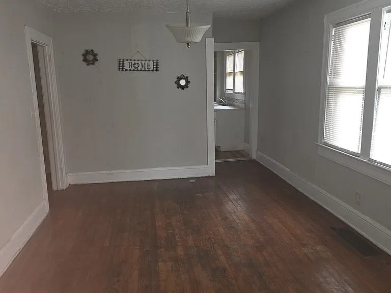 1322 W 7th St — Photo 1