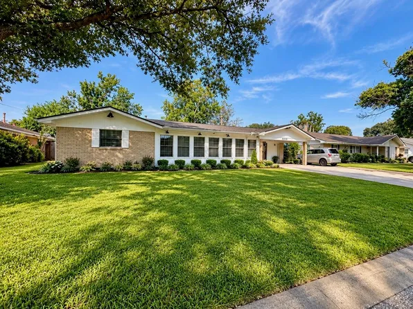 2202 French Pl, Baytown, TX 77520