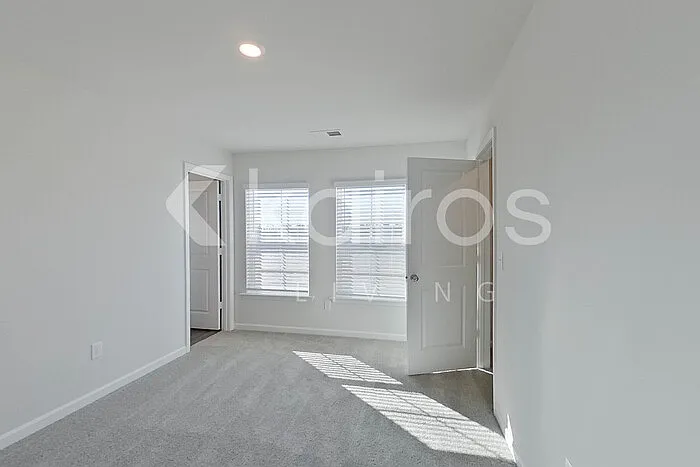 2083 Banyan Cir — Photo 14