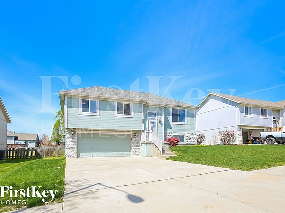 2nd image of 11512 N Windsor Ave