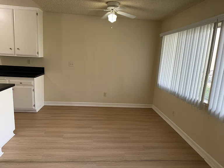 Palm Terrace Apartments — Photo 13