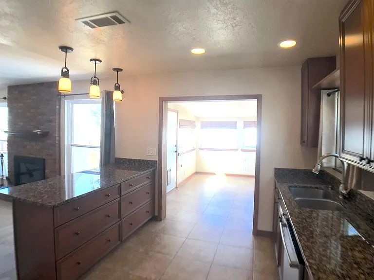 3621 Candlelight Dr NE — Photo 16