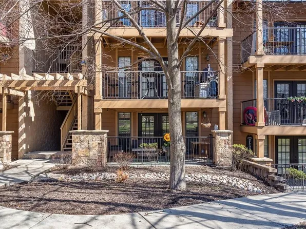 4727 Jarboe St APT 42, Kansas City, MO 64112