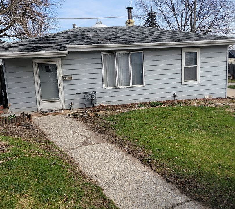 1st image of 18237 Oakwood Ave