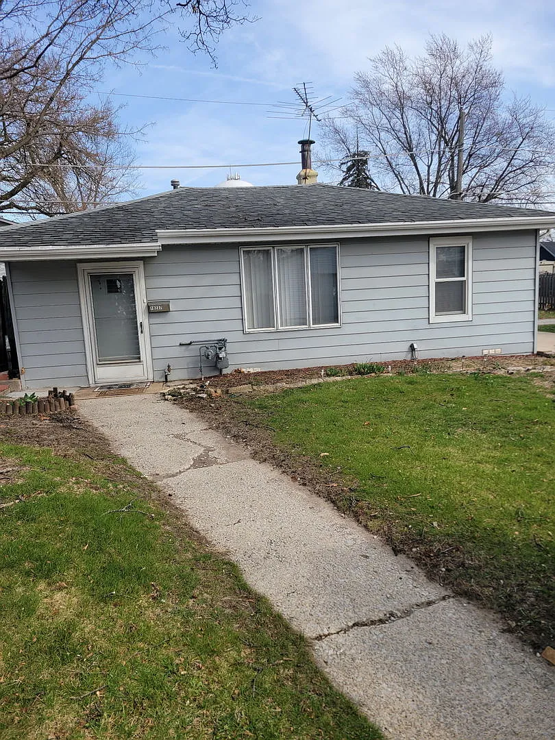 18237 Oakwood Ave photo 1