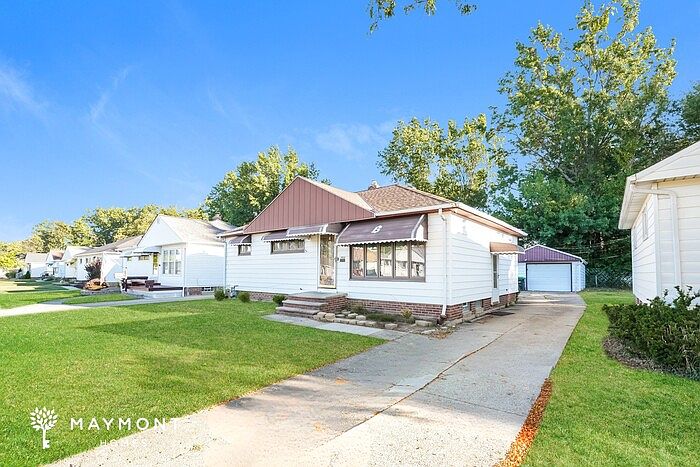 2nd image of 703 Sterling Rd