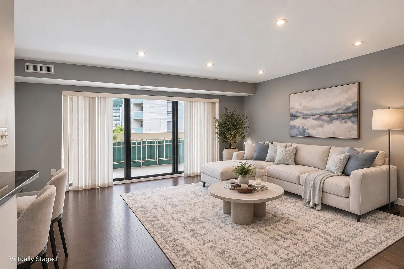 1 bed, 732 sqft, $1,900 — Photo 2