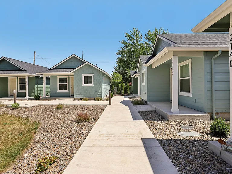 Cottages at Laurel — Photo 96
