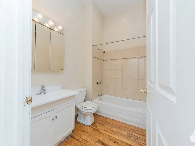2454 N Southport Ave #1F — Photo 10