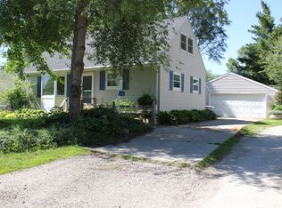 612 Melrose Dr, Cedar Falls, IA 50613